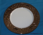 plate with silver line